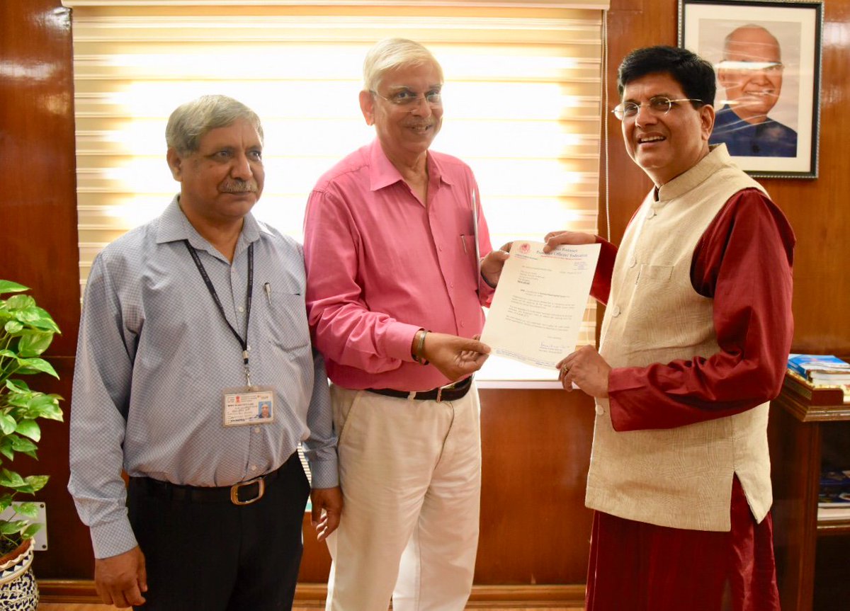 Advisor IRPOF and SG/IRPOF met Minister of Railways and handed over letter giving consent for contribution of one day salary for Kerala Flood Relief Fund.
Thanks to all promotee officers for their support.