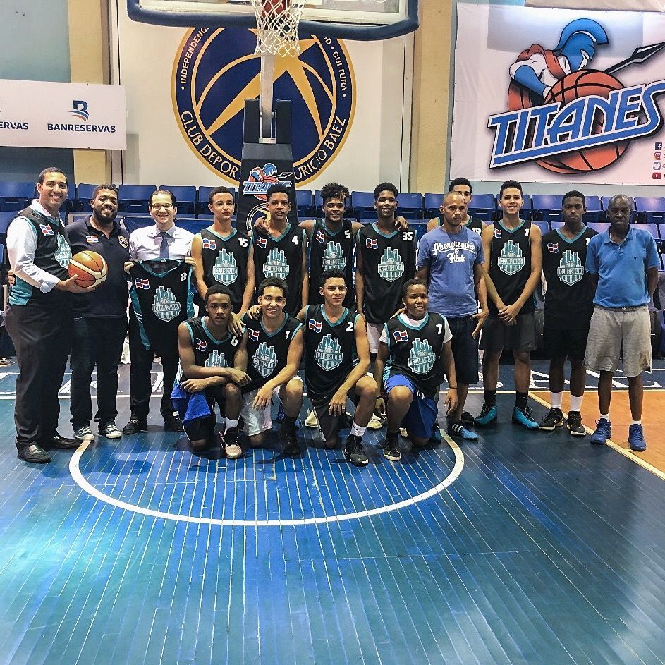 Multicomputos's tweet image. @Multicomputos felicita a equipo de baloncesto Club2000, invicto en competencia en New York. #trabajoenequipo #compromiso #excelencia