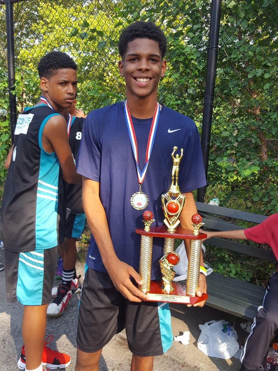 Multicomputos's tweet image. @Multicomputos felicita a equipo de baloncesto Club2000, invicto en competencia en New York. #trabajoenequipo #compromiso #excelencia