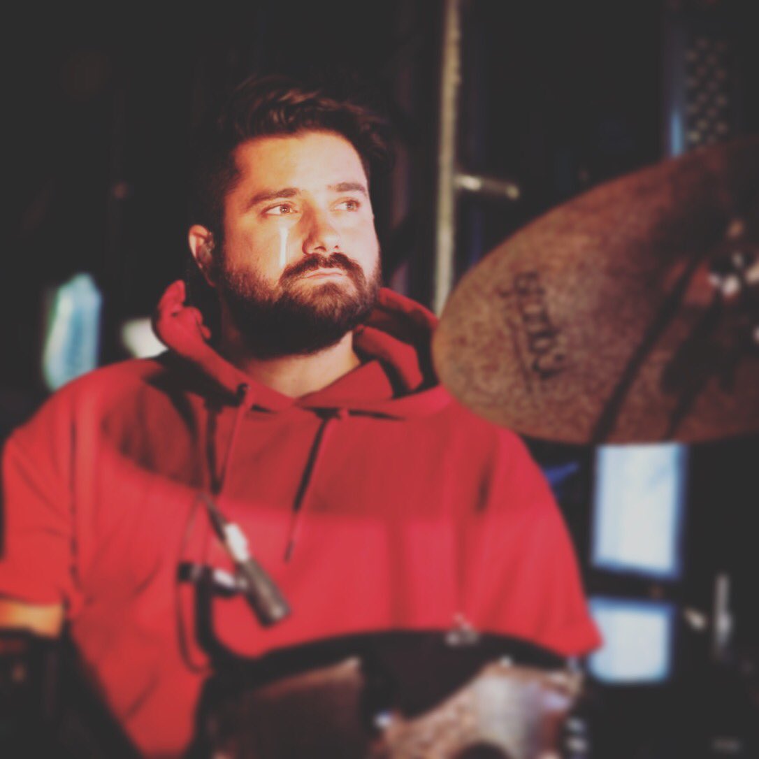 HEY GUYS! WE HAVE A QUESTION FOR YOU!
We like changing things up and creating with others!
Tell us which artist you'd like to see us collaborate with! 
ANYONE!! Surprise us ;)