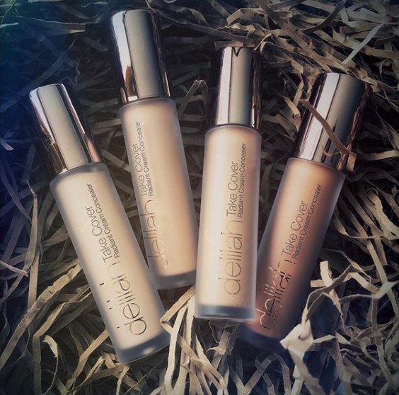 Our Take Cover Radiant Creamy concealer <a href="/delilahcosmetic/">delilahcosmetics</a>  as used by <a href="/amandahbowen/">amanda bowen</a> 
Medium to full coverage with light-reflective pigments for glowing, radiant coverage.
#delilahcosmetics #kitmusthaves #mua
