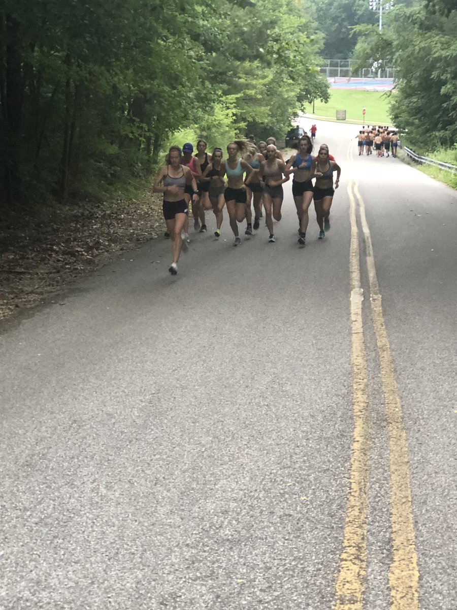 chasebroughton_'s tweet photo. Great hill session with the crew this morning! #USIXC https://t.co/cUQeDQvtFn