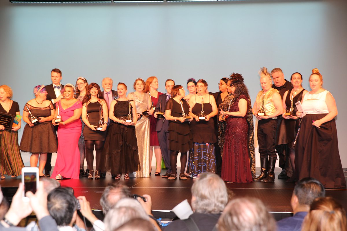 DarwinsChildren's tweet photo. @worldcon2018 Great @TheHugoAwards pics with @grrm and emcee @JohnPicacio (concept art @DarwinsChildren). Lots of great pics of Hugo winners. https://t.co/STCt1hBiij https://t.co/1kcbTajfzy