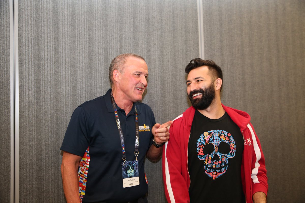 DarwinsChildren's tweet photo. @worldcon2018 with lots of great pics from Sunday including @pixarcoco movie director Adrian Molina with @DarwinsChildren EP Tom Rodgers. Plus lots of other great pics from Sunday, including @GregBearAuthor.

 https://t.co/4TbbGDkezb https://t.co/FxIBVAcw5p