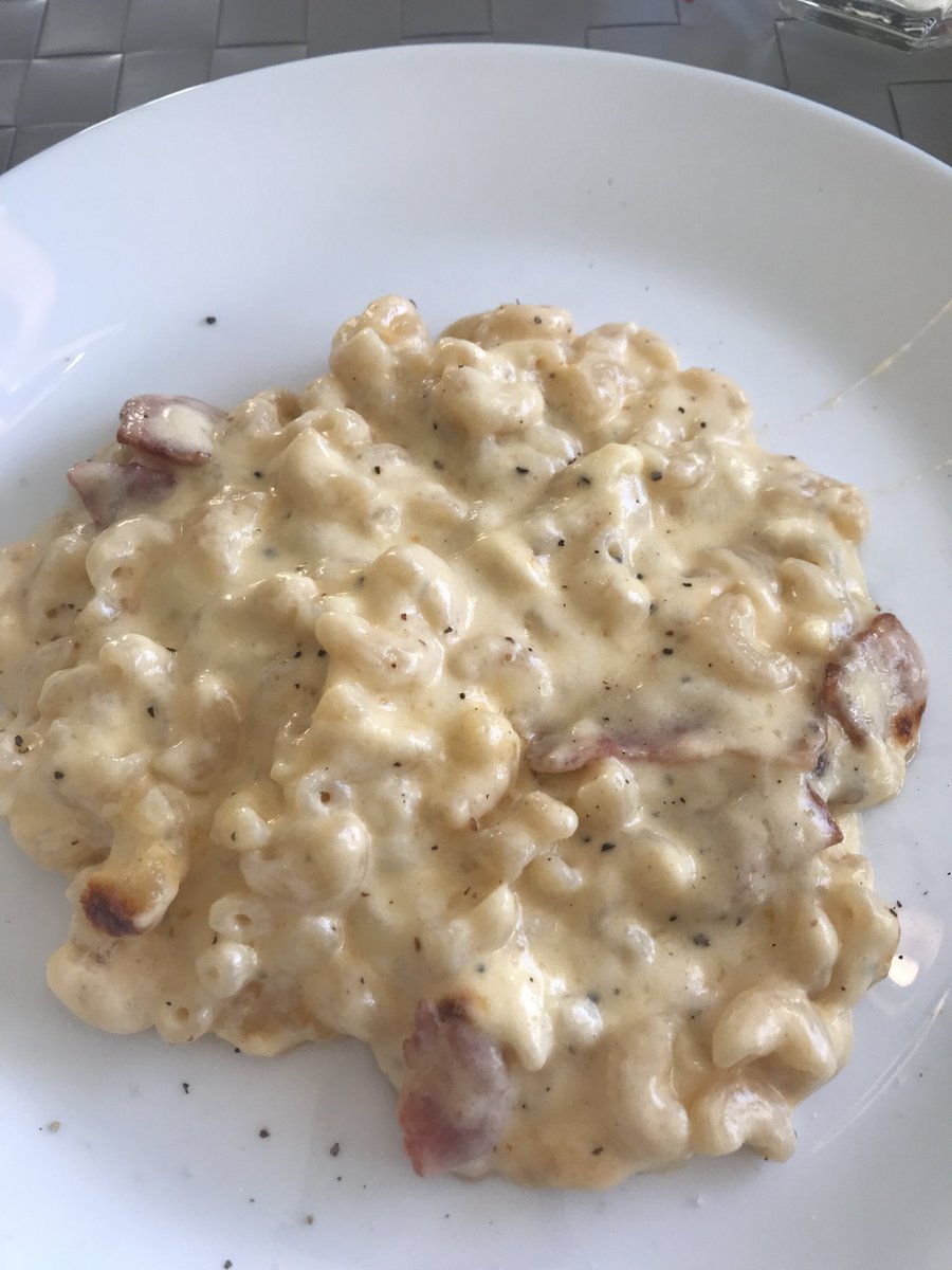 this is a pancake. <a href="/GordonRamsay/">Gordon Ramsay</a> rate my meal. #ratemymeal