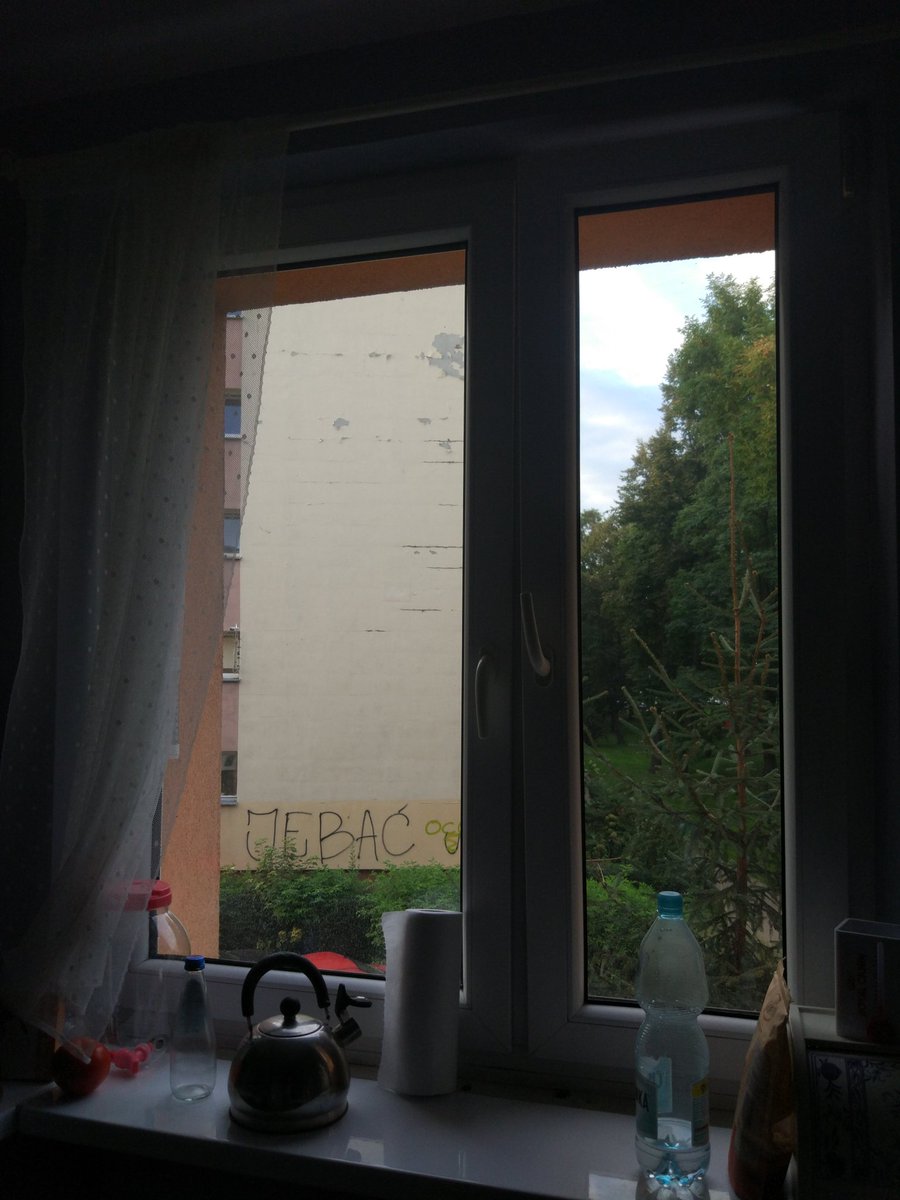 imyourredhead's tweet photo. Jak mam odnosić sukcesy w życiu, jeśli wstaję codziennie rano i widzę to. https://t.co/fT9zODWSRi
