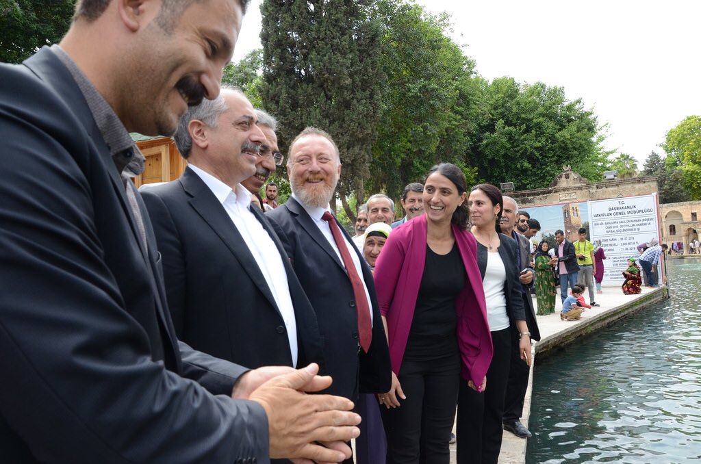 DbpHdp's tweet photo. 22 Ağustos 2018 Çarşamba (2.Gün) Saat:10:00’da Eşgenel Başkanımız Sezai TEMELLİ ve Urfa vekillerimizin katılacağı bayramlaşma programımız Haliliye il binamızda yapılacaktır. Tüm halkımız davetlidir. Birlikte özgür ve mutlu yarınlar geçirmek dileği ile iyi bayramlar @SezaiTemelli https://t.co/bFWha3tVSz