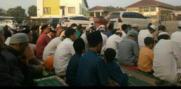 JemberPost's tweet photo. Rumah Sakit Milik Pemerintah Jember Salat Idul Adha Hari Ini https://t.co/44GzeriN7J https://t.co/57u22tdhXd