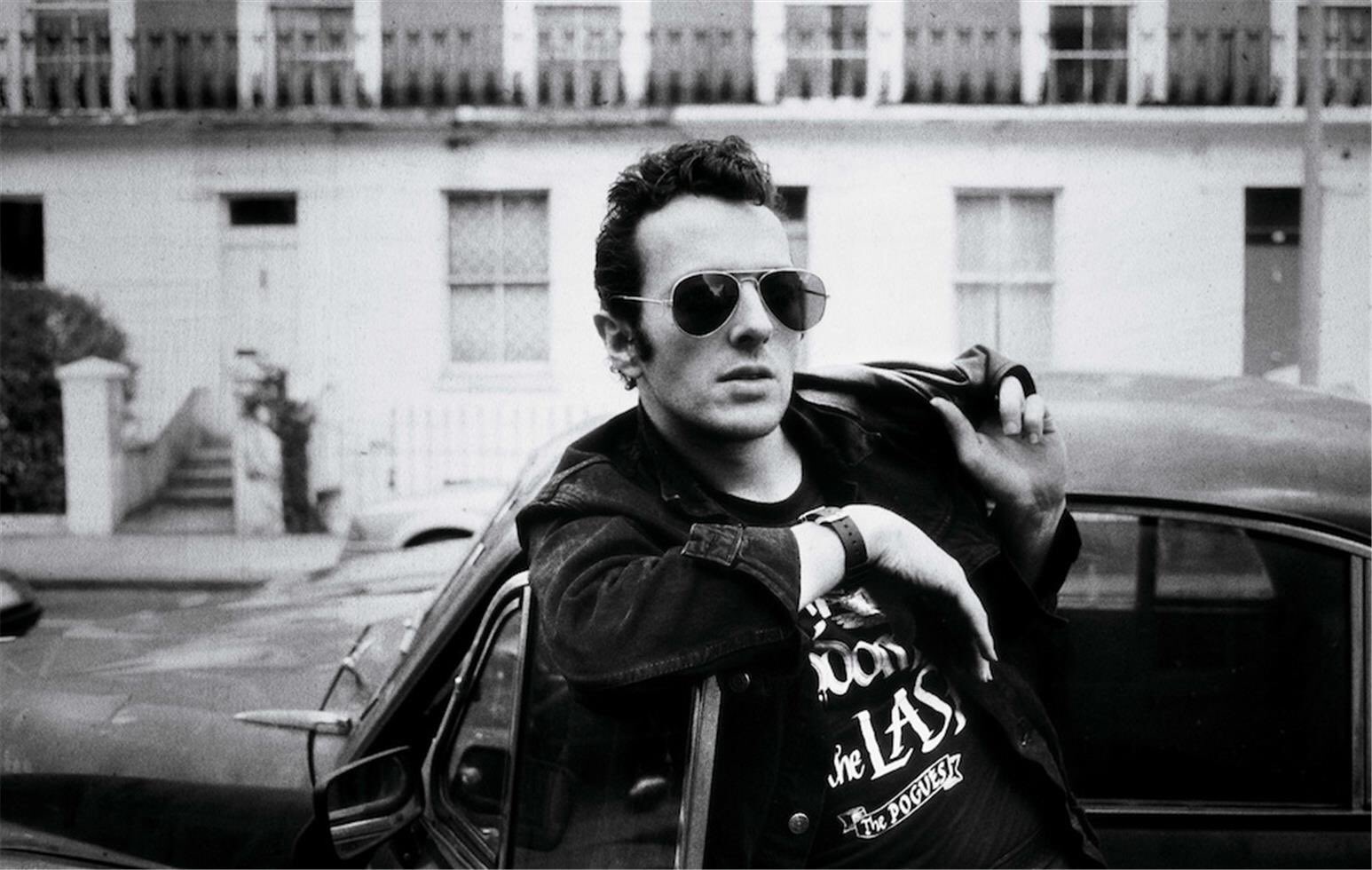 Happy birthday to my one and only true love, Joe Strummer. Died tragically young before he got to fuck me. 