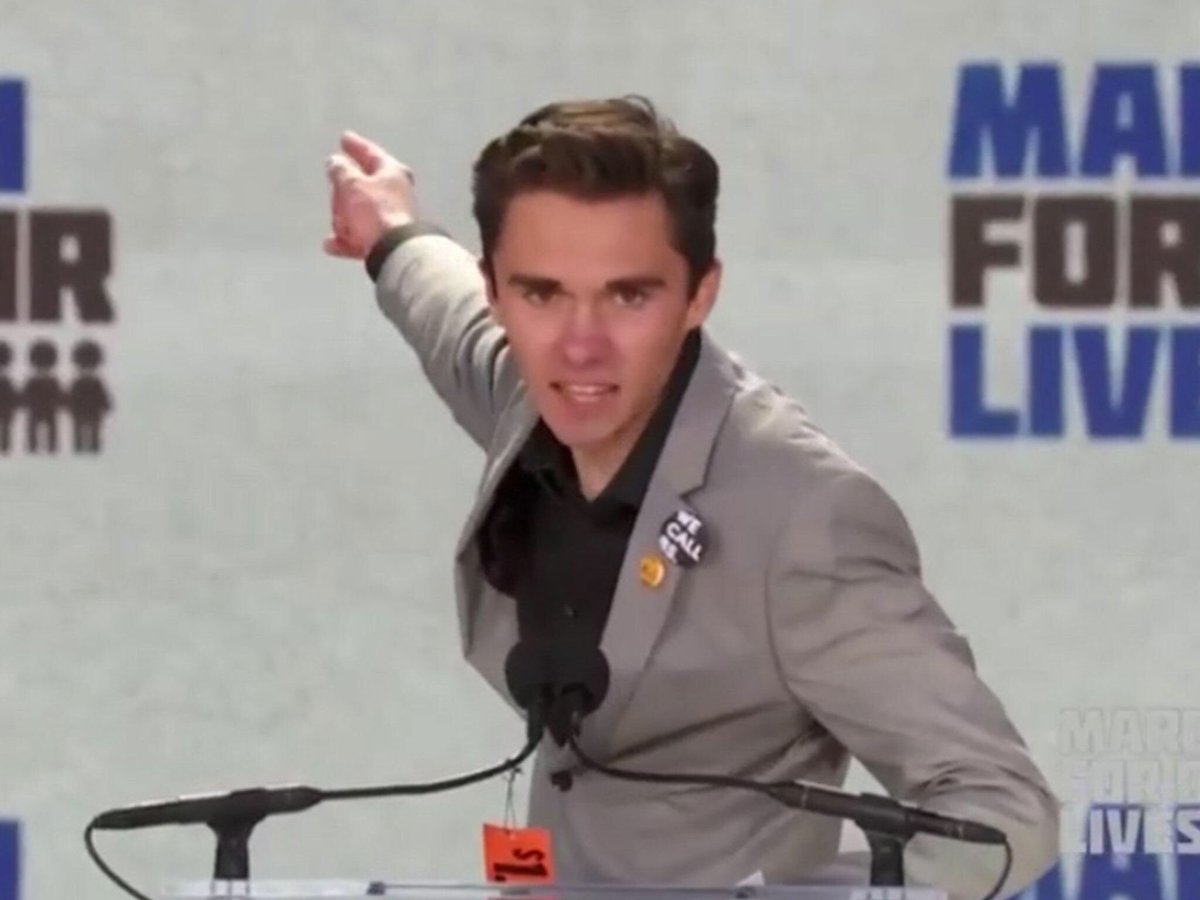 josephgilleland's tweet photo. Face of #DNCFuture One knows the #FBomb The other One knows #nothing https://t.co/ySqk76FSHO