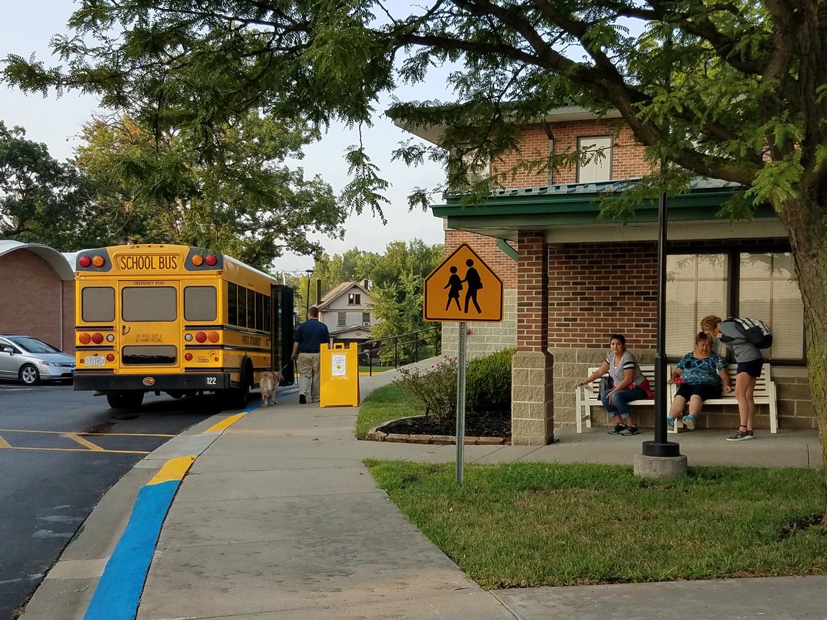 JonCHarding's tweet photo. Good to see buses return @KansasBlind where #ExpandedCore is taught every day... and night https://t.co/U5OadFKM0x