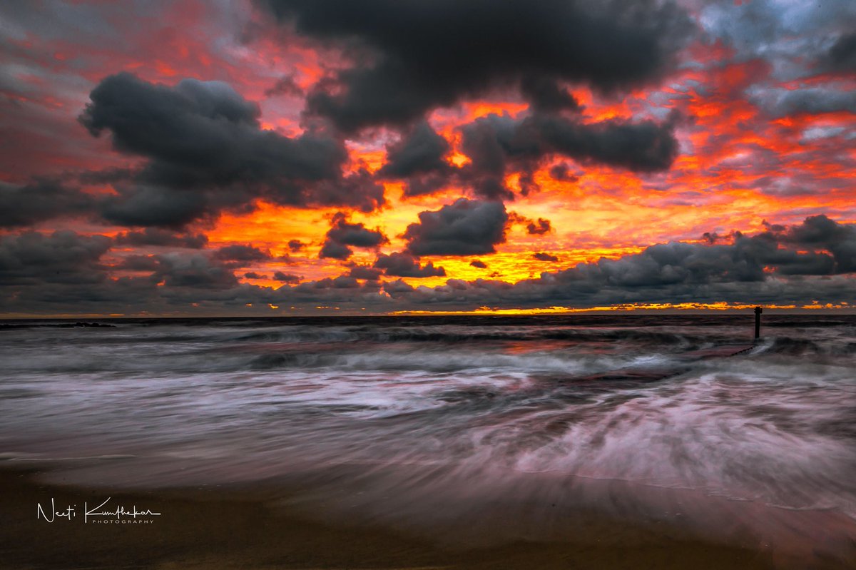 NeetiKumthekar's tweet photo. When the sky was on fire yesterday just for a moment at Jersey Shore @spann @StormHour @weatherchannel @AMHQ @JSHurricaneNews @WeatherJosh @News12NJ @myWeatherNJ @JJaggers_WREG3 @nytimes @NY1weather @ABC7NY @FoxNews @Visit_NJ @MyCentralJersey @NewJerseyNewser @SouthJerseyMag https://t.co/wdGkBRxXRi