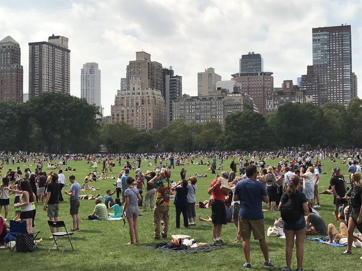 nicolasfraiman's tweet photo. Hace justo un año en el #eclipseNYC @Estenopolis https://t.co/yiA1JIUnJJ