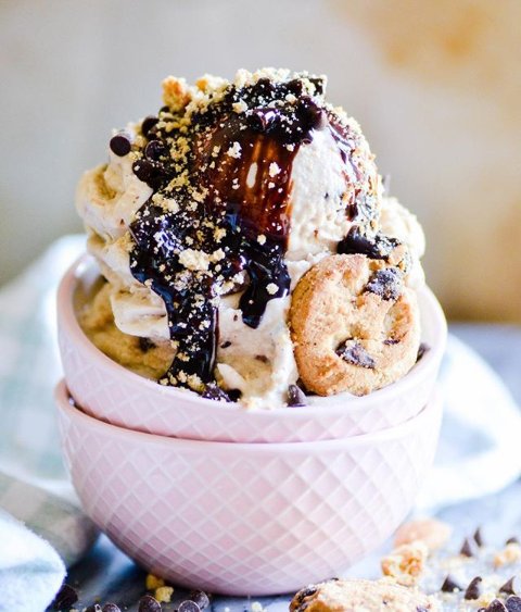 Well, bowl us over! It must be Tuesday-droolsday by the look of this 🤤. How many scoops of #BreyersGoodness, to satisfy your sweet tooth?