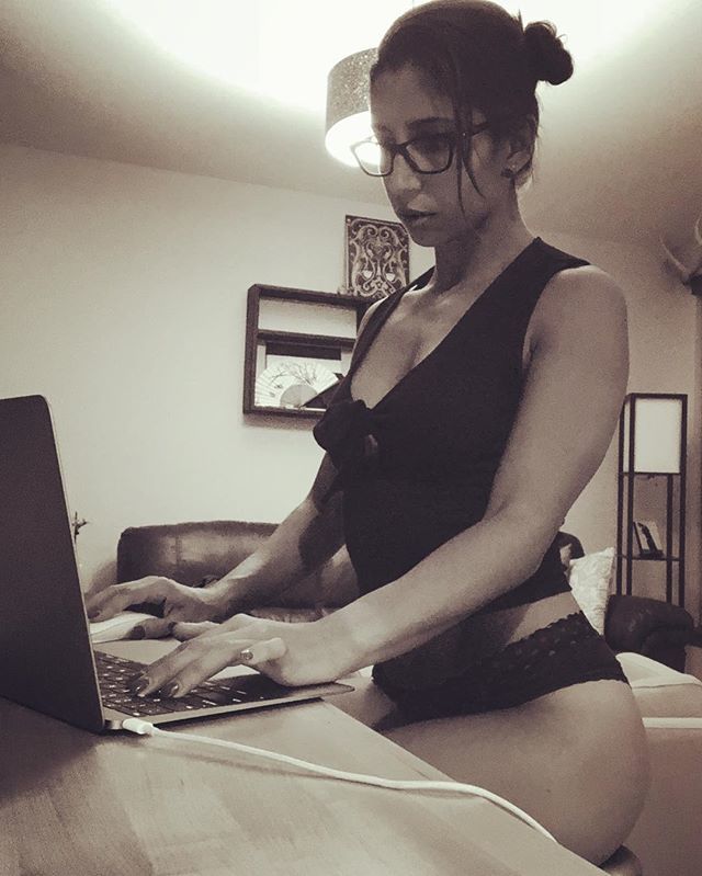 - That moment you realize that playing #worldofwarcraft is harder than finishing your dissertation.
Thank you @darkartacolyte for showing me what real stress feels like.
Perspective in life is always appreciated 👾
#gaming #wow #battleforazeroth #fort… ift.tt/2LcCY4I