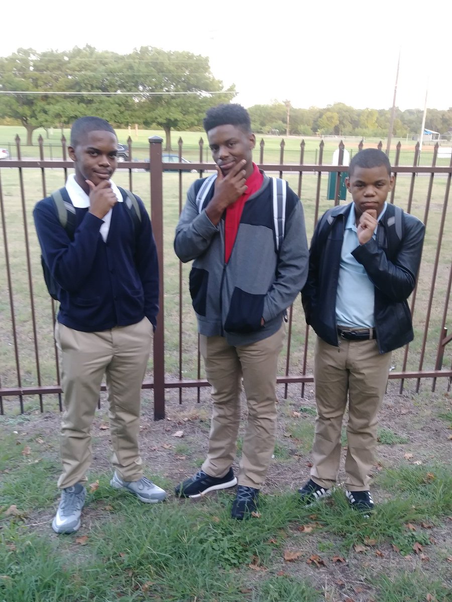 AAll524's tweet photo. Here they come Carter! #begreat #CC4life #backtoschool2018 https://t.co/5GaPCrvAUm