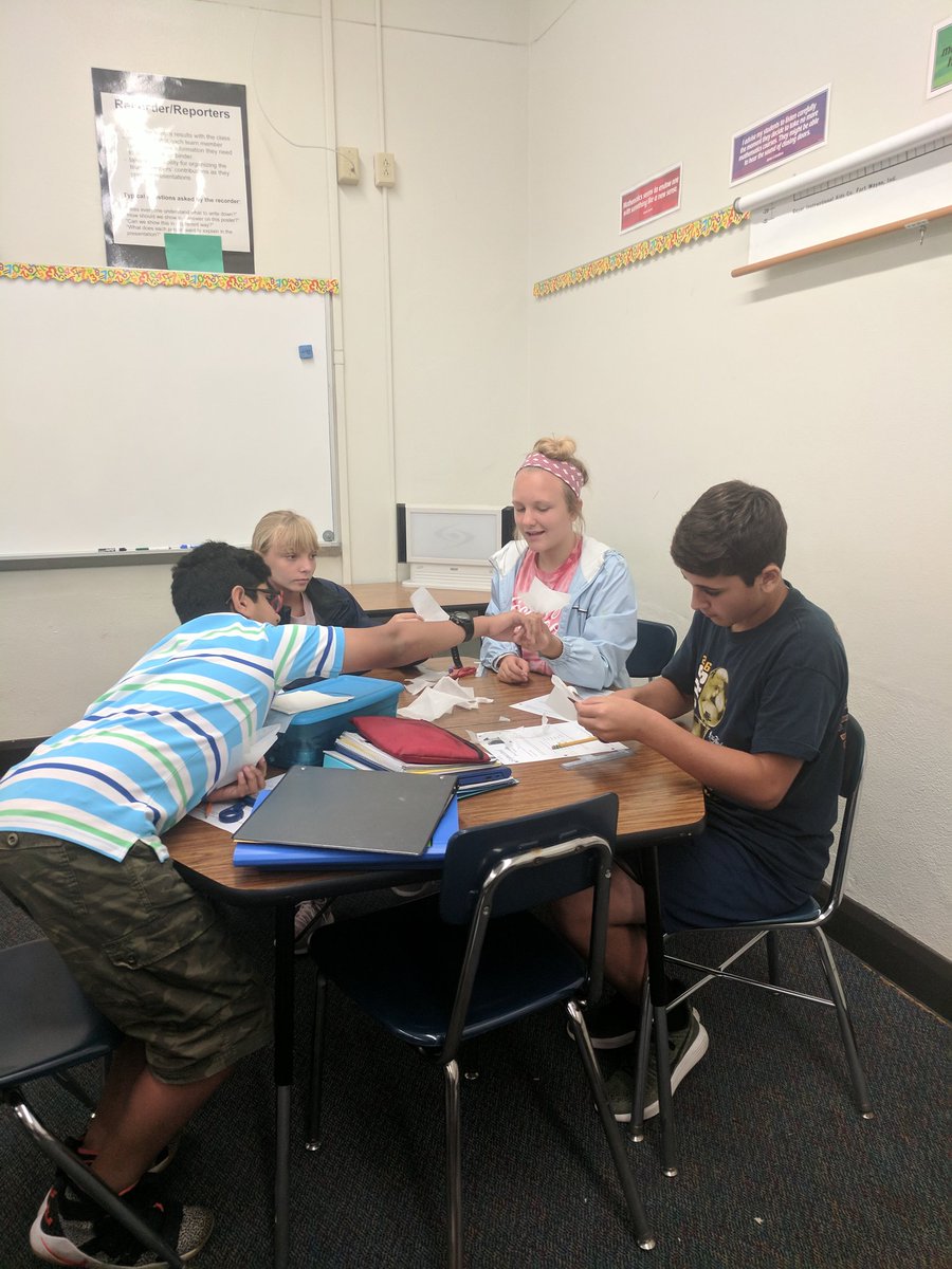 bethmgray's tweet photo. Working together on One Cut Geometry with @8RespectMath  #inspirationalmaths https://t.co/vWT7wlTBNm