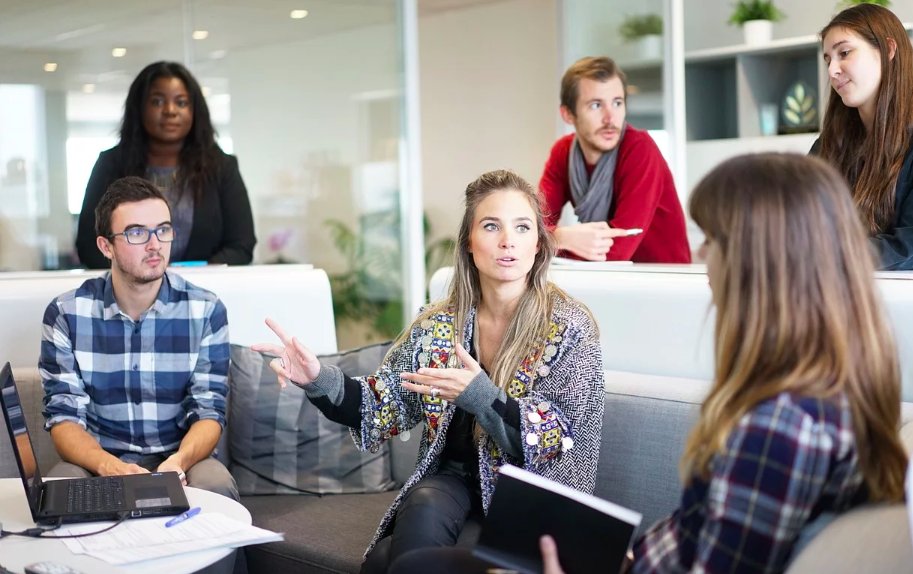 SnapMobileIO's tweet photo. When launching a new product, it's important to train #sales staff in how to sell it, but it's just as important to train them to find flaws, work with marketing and prepare for success. Read more: https://t.co/FtCjl6Fk8i
 
#ProductLaunch #SalesEnablement #ProductMarketing https://t.co/3rPhk6UIj4