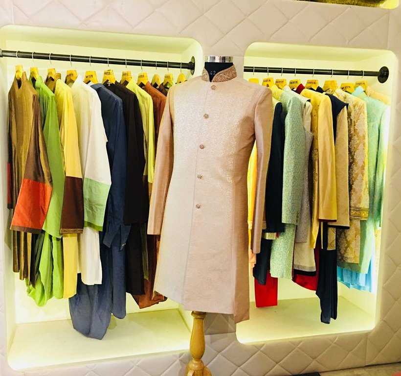 yoggithcstudio's tweet photo. #menswear #festivewear #groomswear #groomsmen #menssherwani #designersherwani #designerwear #mensdesigner #internationaldesigner #indiandesigner #mensblogger #denimkurtas #denimbandi #straightkurtas #bandi #drapekurta #kurtasets #menskurta #mankaadesigns
Stylist - @YoggitHC https://t.co/Kk9aAcZbD5