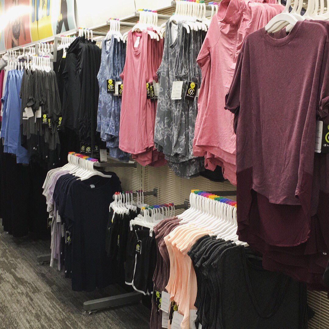 SarahStyle985's tweet photo. Women’s C9 is looking fine! ✨ Check out the new Everyday and Studio Fit collections! 🤸🏼‍♀️ Go back to school cool 😎 #Target #TargetStyle https://t.co/aS5P3l7DR9