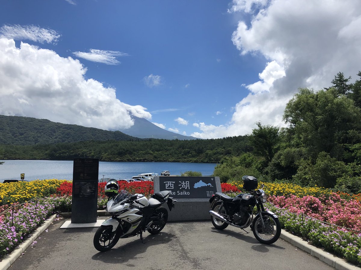 あかべこ Yzf R25 今日は富士五湖巡りツーリング 午前中雨で富士山見えなかったけど 午後は晴れて富士山見れて良かった 流石に450kmは疲れた Yamahaが美しい Yzfr25 富士五湖 精進湖 本栖湖 西湖 河口湖 山中湖 ツーリング 手打ちそば