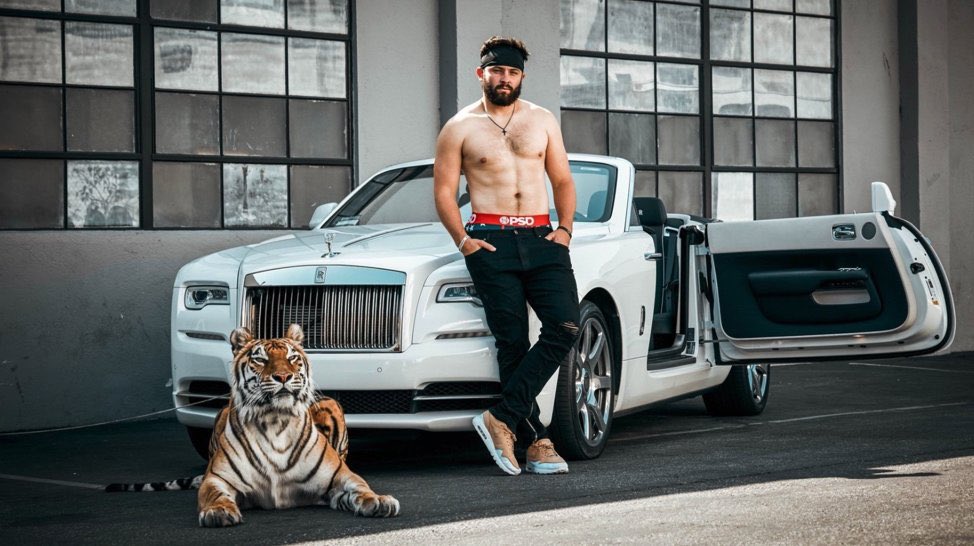 ClayTravis's tweet image. Everyone will forgot about this photo if Baker Mayfield is good, but if he’s a bust this photo will be used for the next fifty years whenever busts are talked about.