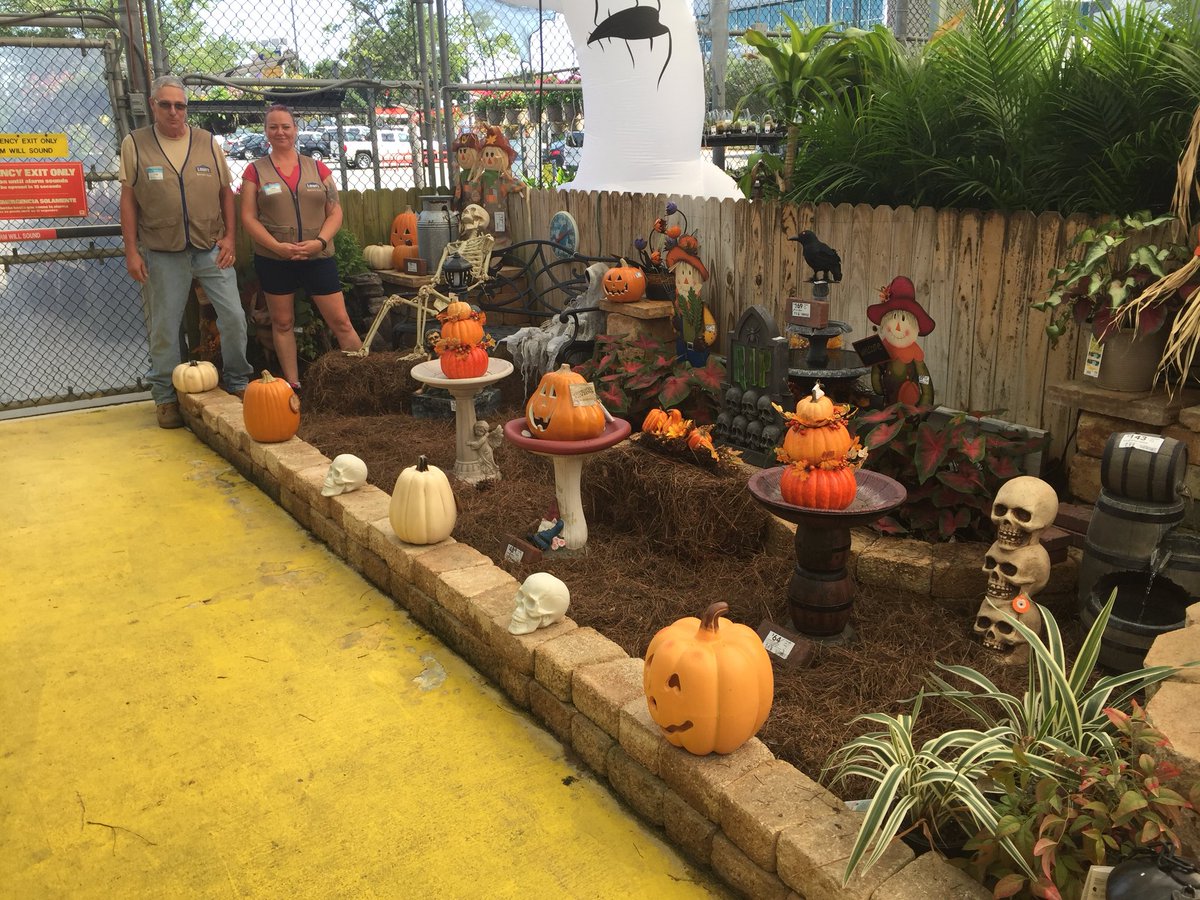 0438Low's tweet photo. Fantastic display! Thank You Tim and Dana! https://t.co/3XC8uESsT9