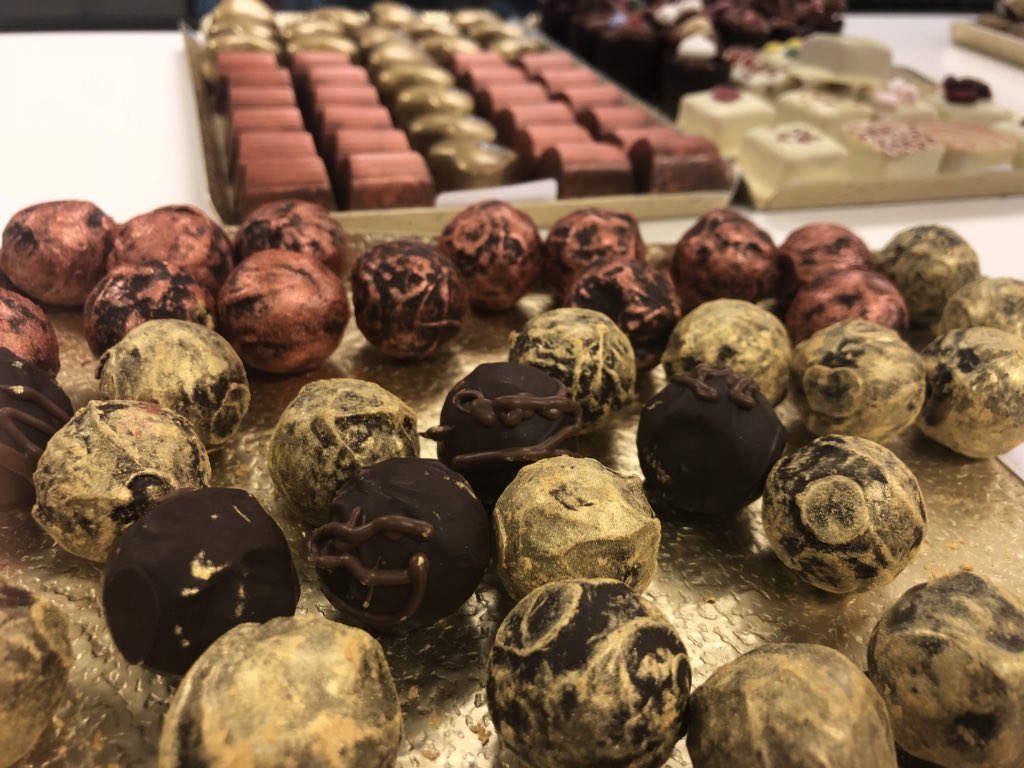 HBIngredients's tweet image. Fantastic day with Mirella, Terry, Chris and Abbie who attended our beginners chocolate course with our incredible talented in-house chocolatier Jayne 🍫 Creations looking delicious 😍 #hbingredients #chocolate #chocolatecourse