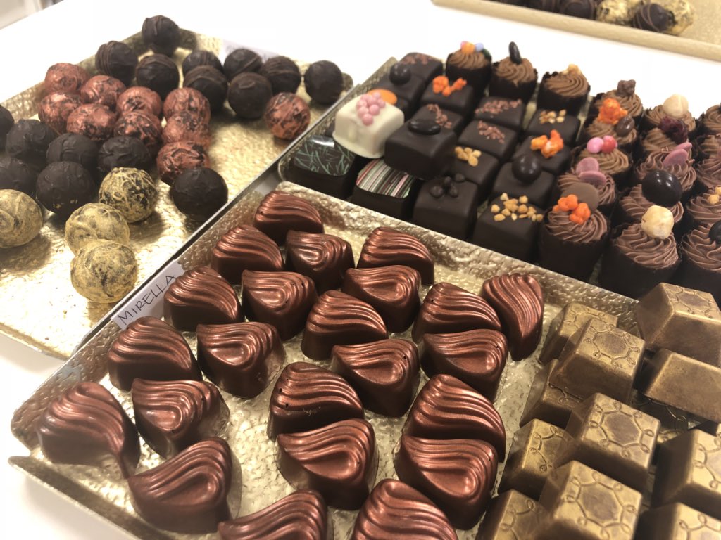 HBIngredients's tweet image. Fantastic day with Mirella, Terry, Chris and Abbie who attended our beginners chocolate course with our incredible talented in-house chocolatier Jayne 🍫 Creations looking delicious 😍 #hbingredients #chocolate #chocolatecourse