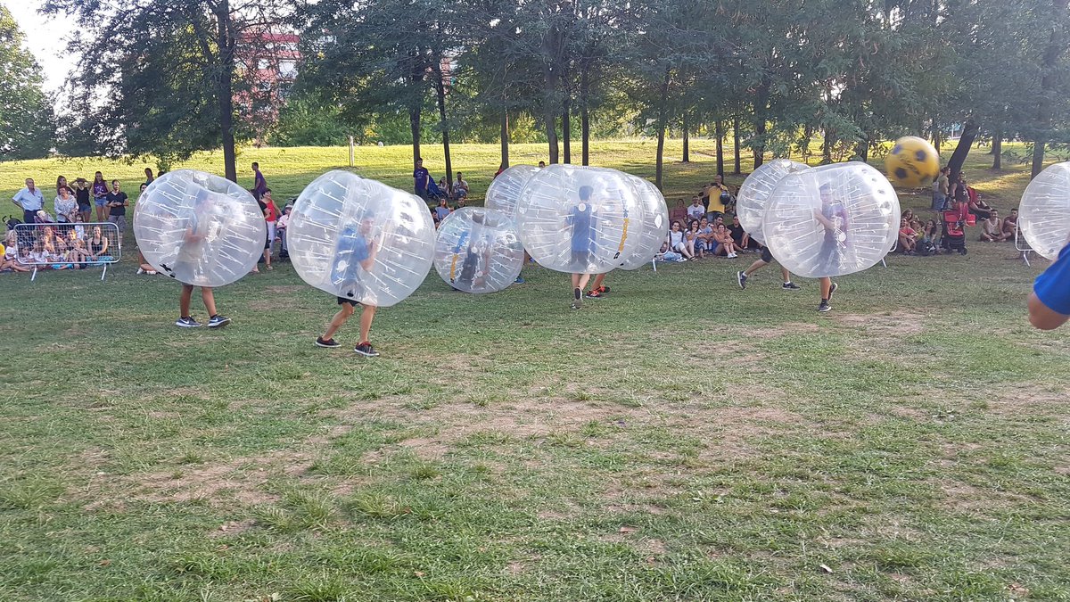 torrats's tweet photo. Hem perdut l'afartada però no passa res! Continuem la festa amb el Bubble Soccer a la Plaça Pau Casals! #FMTorrada #FMMollet2018 https://t.co/vihAJiMIt7