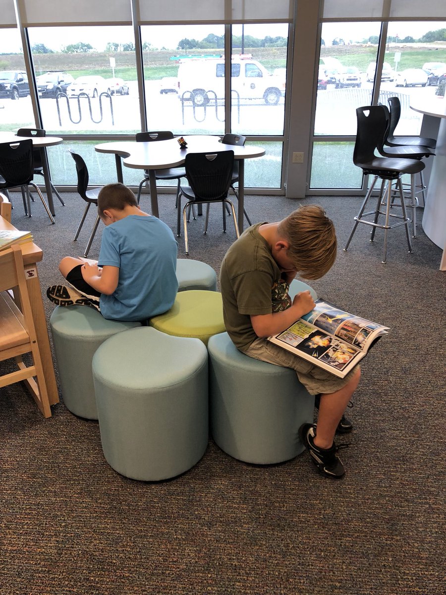 MrsTarynBrinlee's tweet image. Second library checkout of the year and we are loving every minute of these beautiful new books and library space! I love seeing such engaged readers - it warms my heart! ❤️ @CRE_Cardinals #CREreads #CREteach #WallsWorldChangers