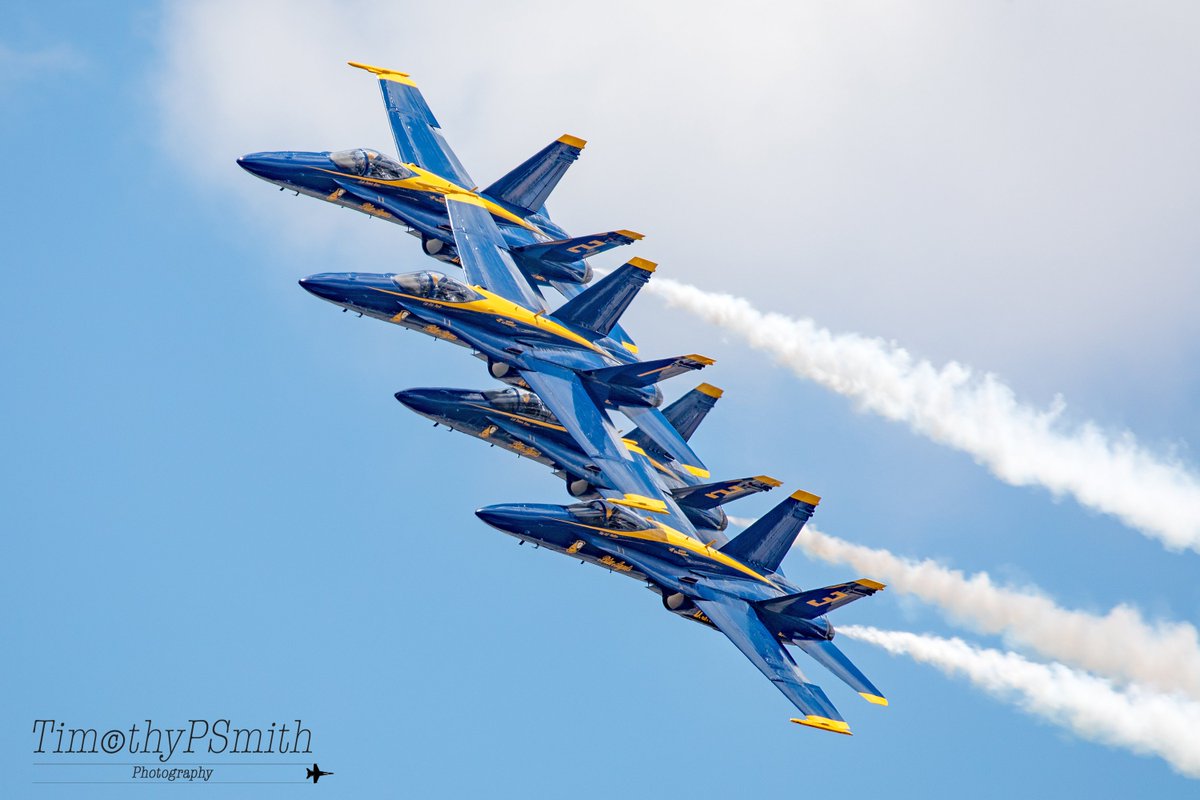 US Navy @BlueAngels Diamond pilots practice the Diamond 360 maneuver during a practice demonstration at Naval Facility #NASPensacola Sherman Field July 5th 
￼
#AVgeek
#AviationPhotography
#F18Hornet 
#BlueAngels
#FlyNavy
#FlyMarines