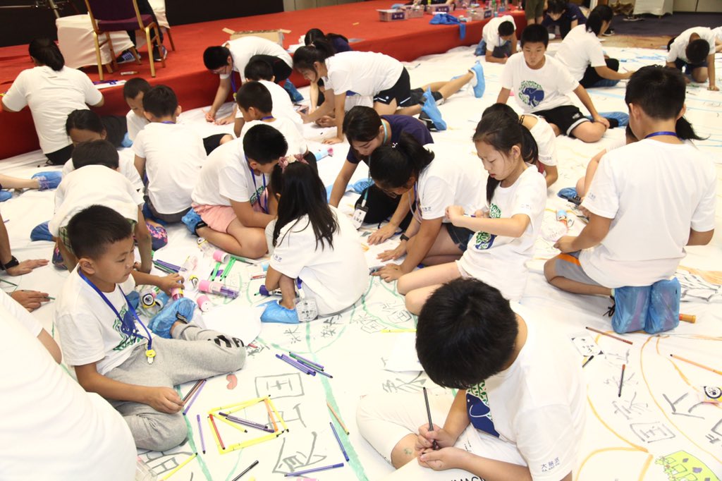 Liang_Sunshine's tweet photo. On this year's World Mind Map Day, I led 180 students to draw a 242-square-meter Mind map.
I think it must be the biggest Mind map in the world this year. @Tony_Buzan @WorldMemChamps @WMemoryChamps @exedraspain https://t.co/mPR1BISO92
