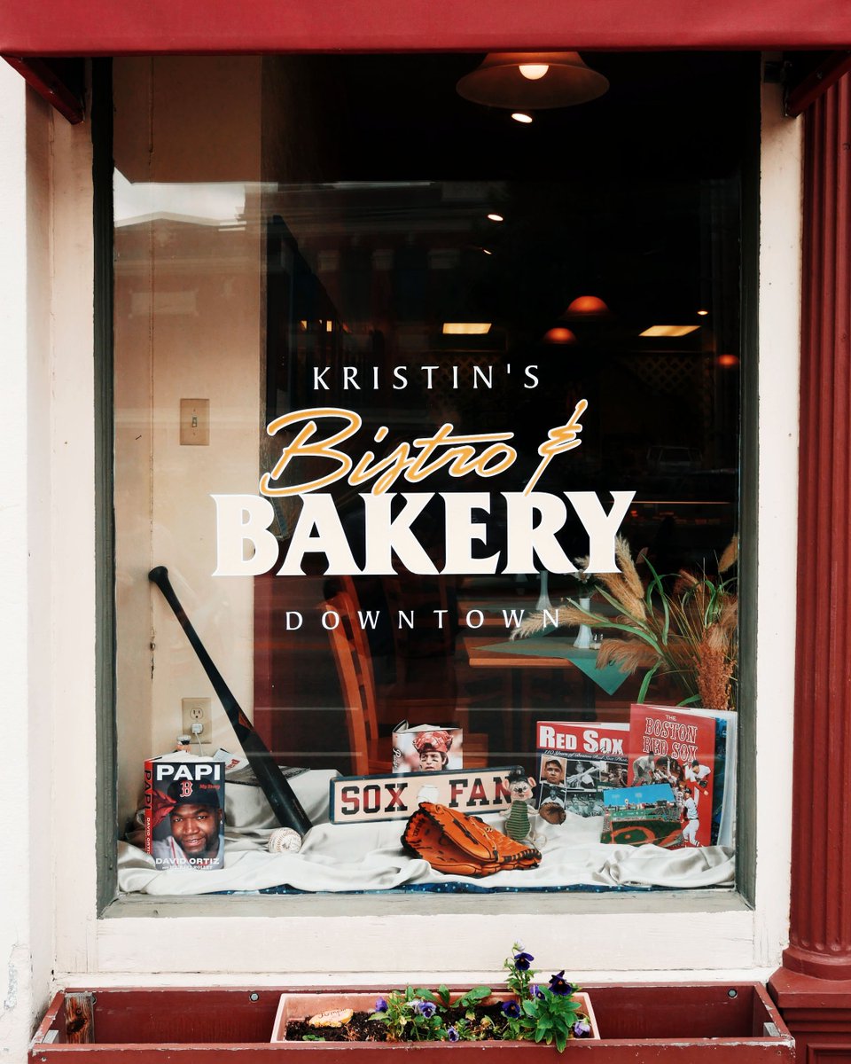 KeeneState_'s tweet photo. We're wrapping up our summer intro to #yourKSCbackyard with Kristin's Bistro & Bakery! This restaurant is tucked just off the beaten path, but well worth a visit for their homemade desserts alone - trust us! Also check out their lunch menu of fresh soups, breads, and sandwiches! https://t.co/opkBcJPIDt