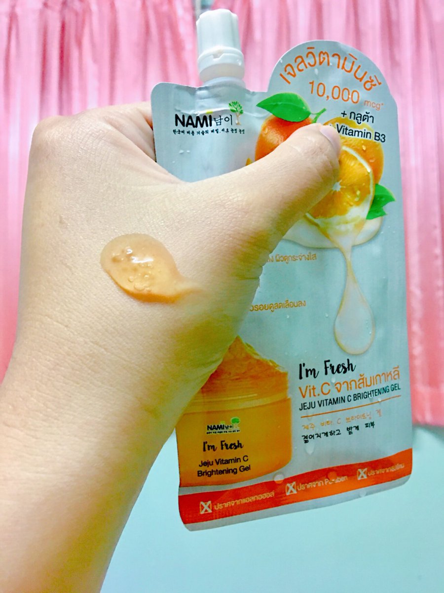 ReviewsBokTor's tweet photo. จากที่ห���างหายไปนาน ไปลองเทสเจ้านี่มาจ้า NAMI เจลวิตามินซี ใช้ดีบอกต่อ หน้าขาวใสขึ้น รอยสิวจางชัดเจน คือ ดีย์สุด 
-ไม่ผสมแอลกอฮอล์
-ไม่มีสารพาราเบน
-ปราศจากซิลิโคน
เหมาะกับทุกสภาพผิว ยิ่งผิวบอบบางใช้ได้จ้า 49฿ พิกัดเซเว่น ไปลอง !!

#ถูกและดีบอกต่อ #ของดีเซเว่น #howtoperfect https://t.co/OV4mdJaP7c