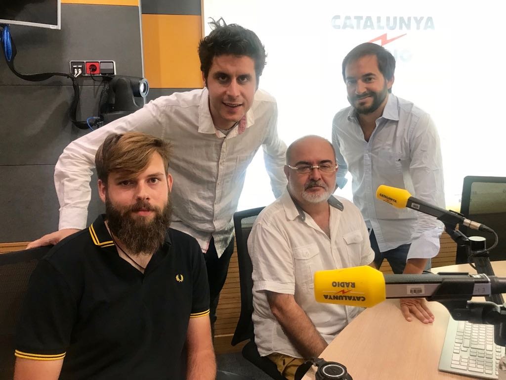 VeremaSolidaria's tweet photo. Avui a @maticatradio amb @rogerescapa descobrint una mica més la @VeremaSolidaria. Pots escoltar-ho a https://t.co/P4FEZbkbXe
Últimes places el 22 de setembre a @RafolsdelsCaus 
Apunta't a https://t.co/F4jdA8f5Qd
Practica la #enosolidaritat https://t.co/zLvzjBZ8NW