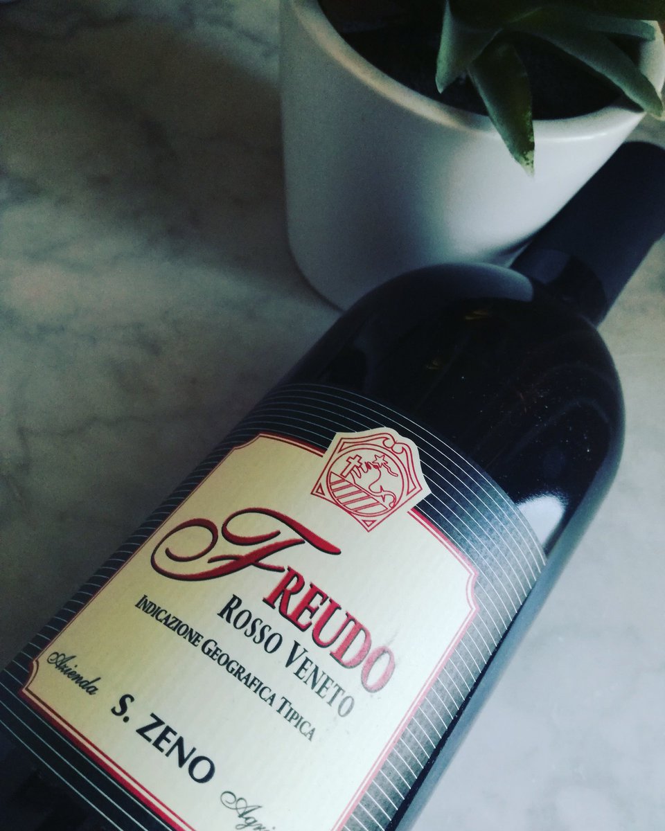 chiarawineguide's tweet image. Super #redwine #easydrinking #fruity and #balanced - thanks to #sommelierwinebox selection #homedeliveryservice 

#valueformoney #beautiful #italianwine #love #reds #veneto #freudo #sanzeno #winery