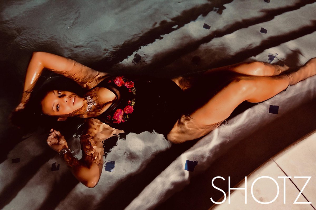 IrishGold3's tweet photo. Colorado model Beauty at it's finest #Cancers #watersign #poolshoot #SummerMagic https://t.co/Qv0TzSfBeX
