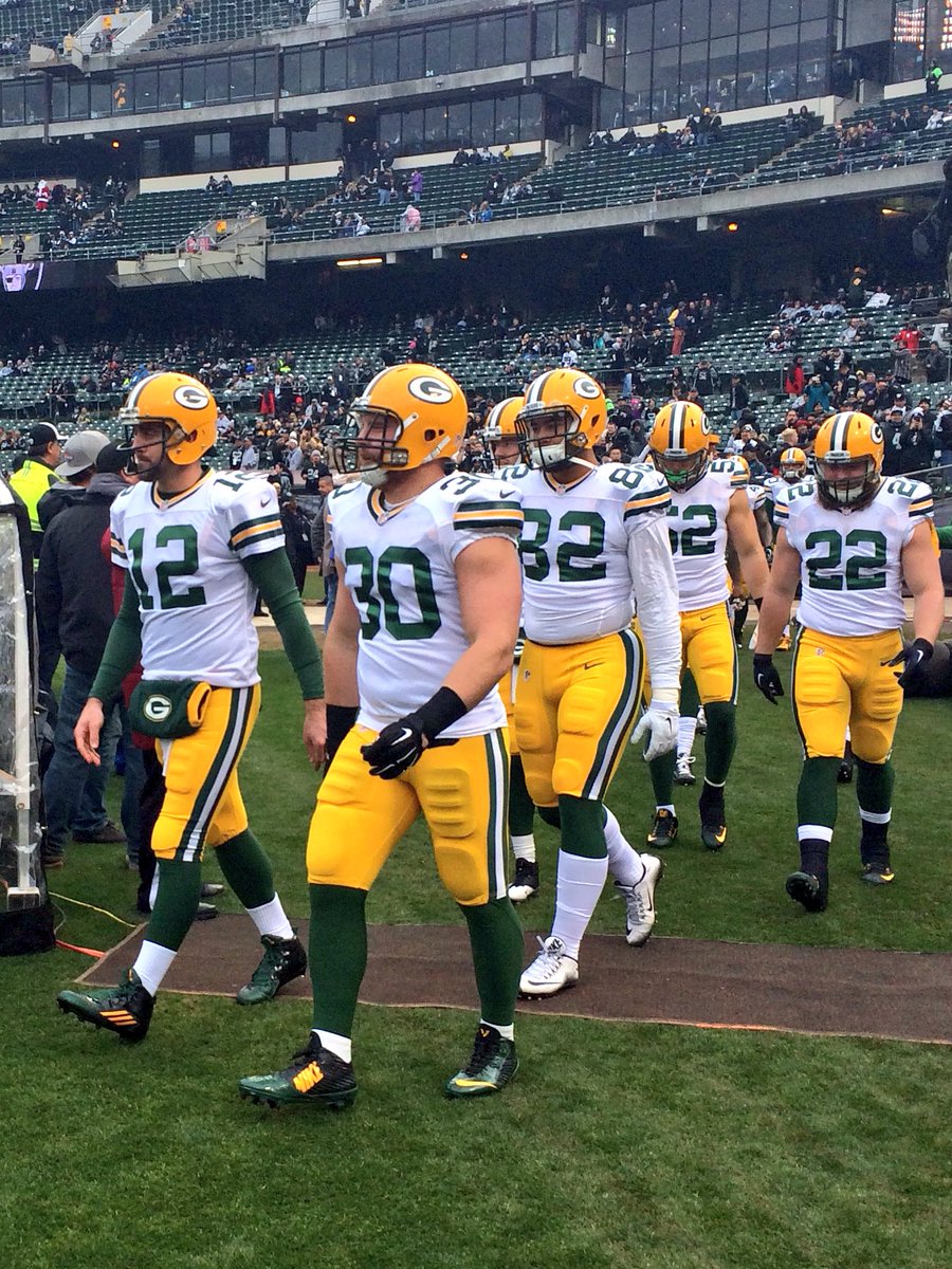 TheMozKnowz's tweet photo. A little #TossbackTuesday! It’s back to the Bay this week for the #Packers to face @JordyRNelson and the #Raiders (albeit a preseason game). Here are a few snaps from their last meeting in 2015. See you soon #Norcal! #GBvsOAK #packerscamp #Packers100 #Fox11TCR https://t.co/W1FyfU7rLi