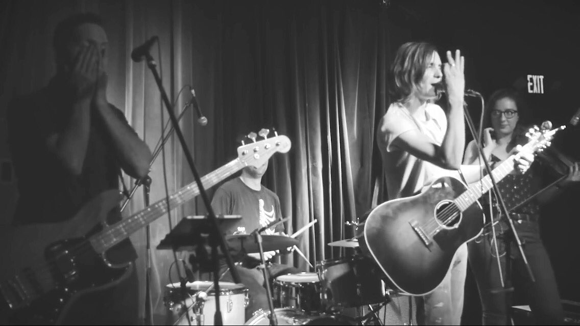 aarontrorymusic's tweet photo. Jon's facial expression here says it all... thank you for being so patient #stagebanter #countingtothree #musicaltrilogy #vh1storytellers https://t.co/v6n5iJoCHD
