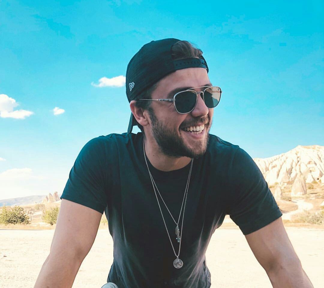 Bende kalp var <a href="/tolgasaritas/">Tolga Sarıtaş</a> 😍💙 
#TolgaSarıtaş