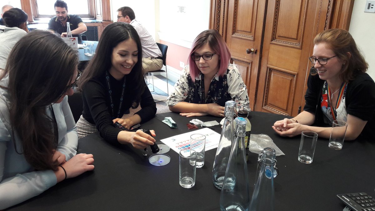 RSC_SWEd's tweet photo. Lots to do at the #RSCscholar reception - Learn Chemistry and Global experiments with UV light #missionstarlight @RoySocChem #time4chem https://t.co/0yNS8C2TPt