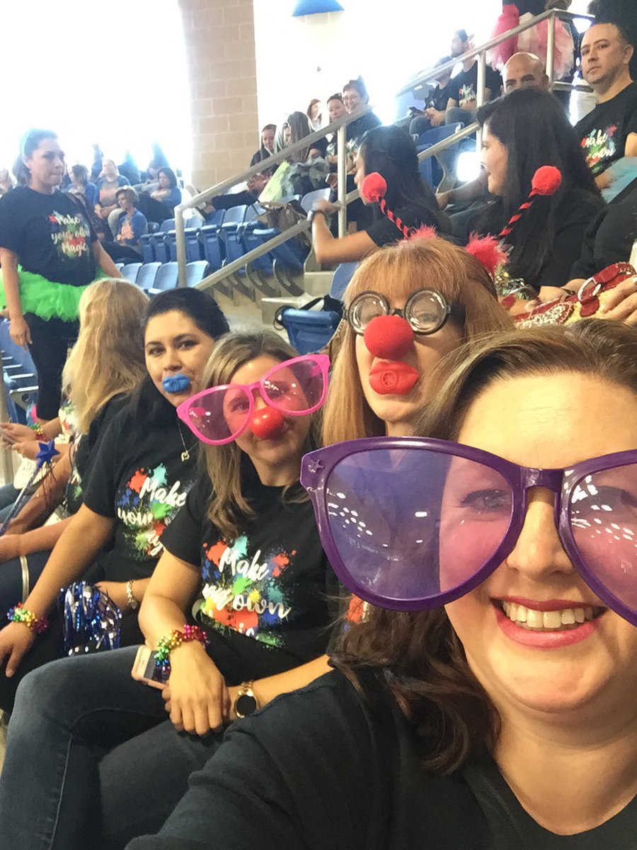 CWiggins45's tweet photo. We’re excited for another great school year!#convoselfie https://t.co/uaIwM0r1fs