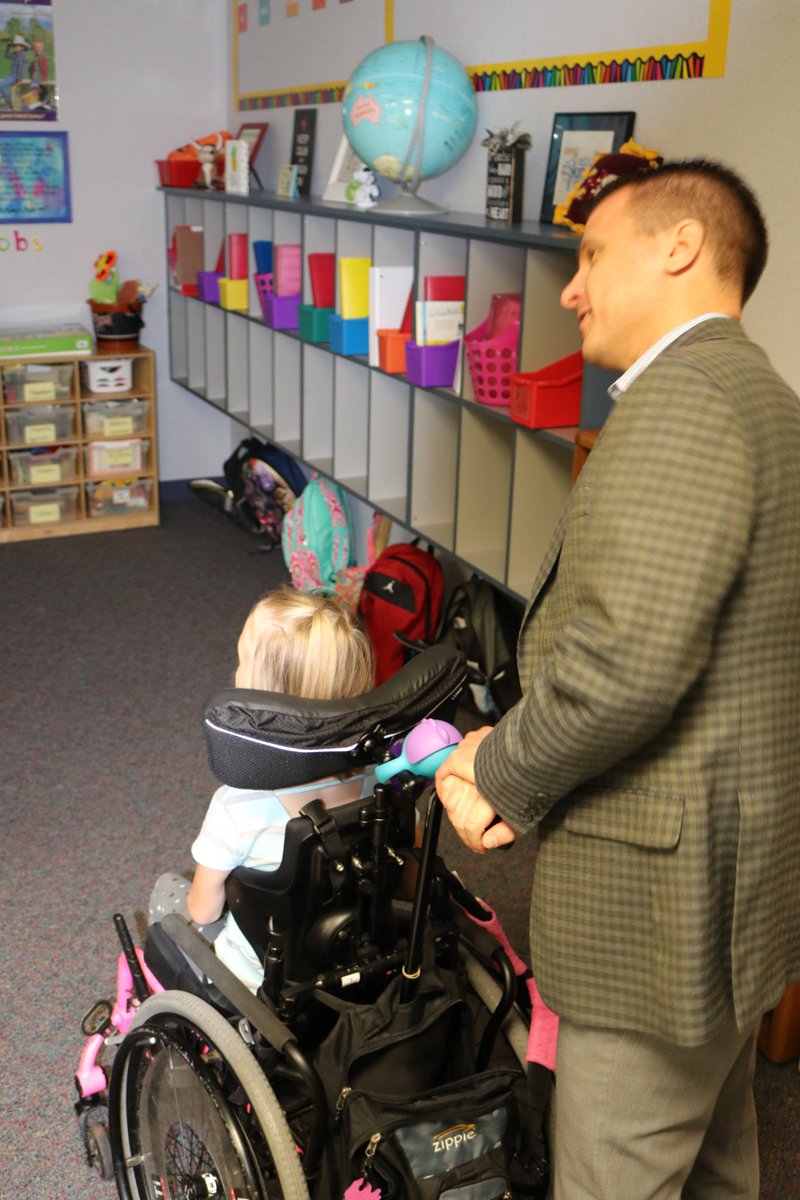 LoneStarElem's tweet photo. Had to pull a random @KellerISD employee to help this young lady get from one class to another!  Thanks @DrRDubKellerISD for visiting our school and being in the right place at the right time and always be willing to drop everything to help a child!!!
This made Lone Star's DAY!!! https://t.co/CzOUTL3tYQ