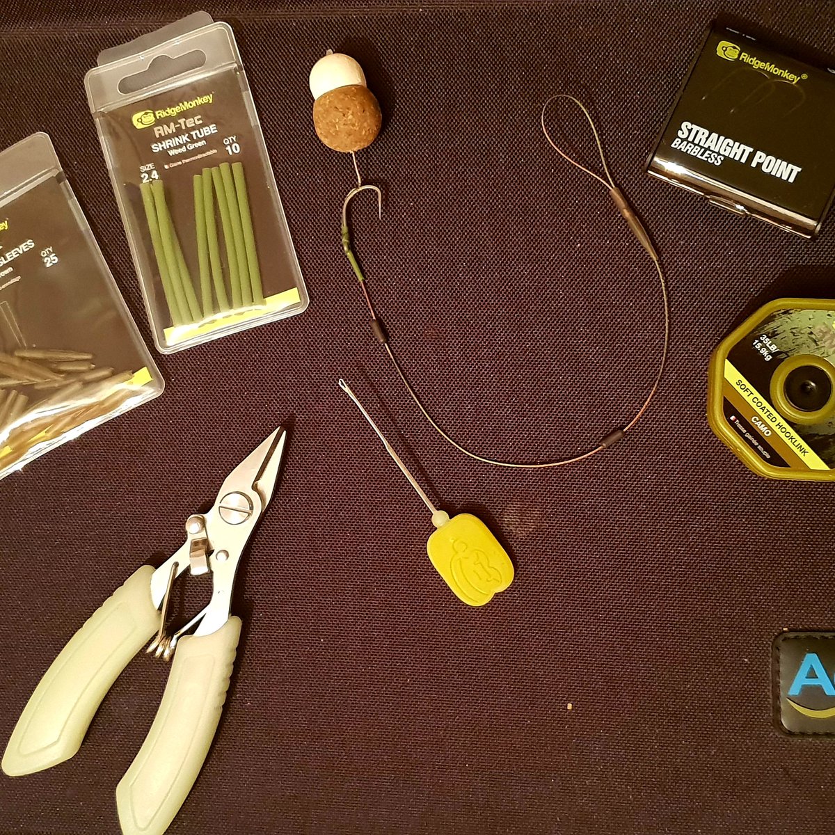 #doyouevenmonkey. Good reliable balanced bait rig ..with quality products ..nutrabaits trigga bottom bait and white spice trimmed pop up 🐵👍#teamnutrabaits