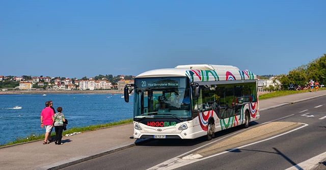 thomas_chaffaut's tweet photo. Ciboure : Direction Hendaye via Urrugne pour ce GX 337 hybride du réseau Hegobus, exploité par Transdev (19.08.2018)

Ciboure, France 🇫🇷 : This hybrid GX 337 is going to Hendaye via Urrugne.

#Ciboure #Hegobus #Transdev #Transdevfr #HeuliezBus #GX337… https://t.co/gDR0b3NzBQ https://t.co/JNueNjeDzJ