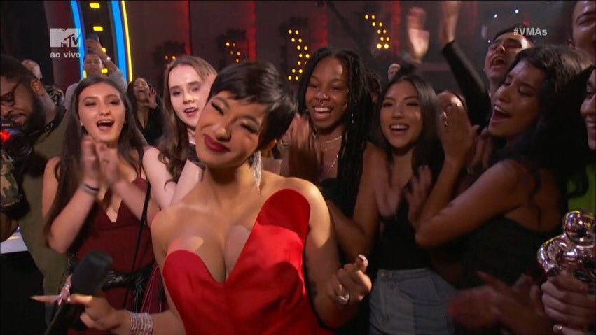 skinny_que's tweet photo. When you introduce your girl to your female friends https://t.co/y7oICvraYS