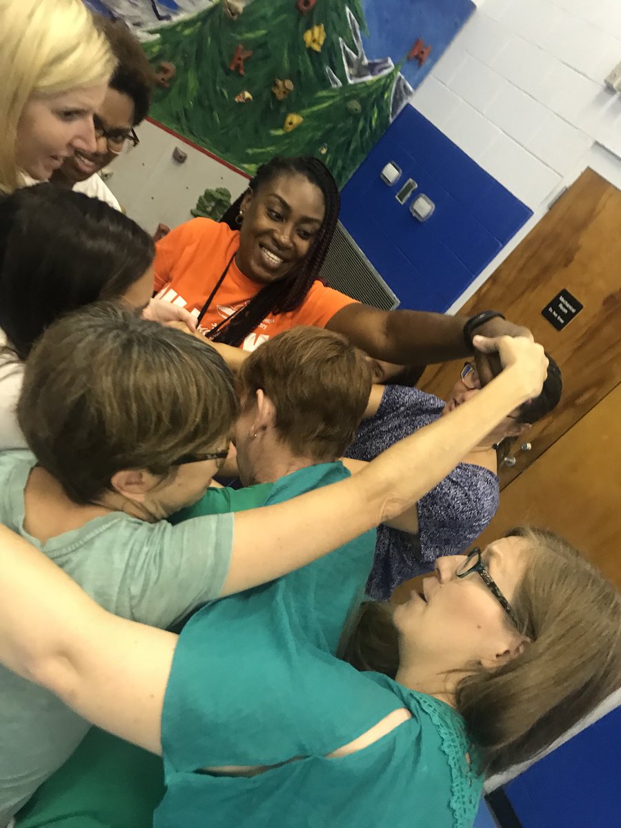 schristined's tweet photo. Teamwork, communication, collaboration, and effort all went into untangling these #humanknots #jyjfam #wedothis https://t.co/axIPvilFdi