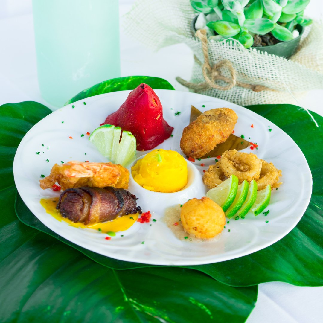 Just in time for Lunch, why not share some great starters!
Try some of our favorite starters paired with a specialty #cocktail

We have all new menu items, visit us on lincoln road
yuca.com

#miamibeach #lunch #drinks #yucamiami #instafood #share #smile #tasty