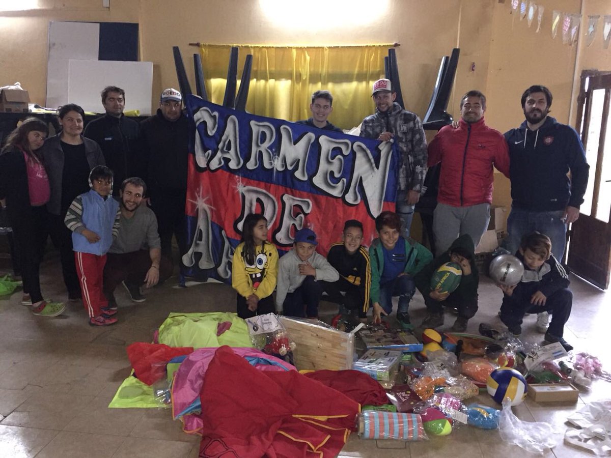 CuervosCdeAreco's tweet photo. Entrega de kits de juegos y juguetes al merendero “Corazón sin agujeritos” en el marco del Día del niño.
Mucho más q 90 min de futbol. https://t.co/tcDD3oLYy2